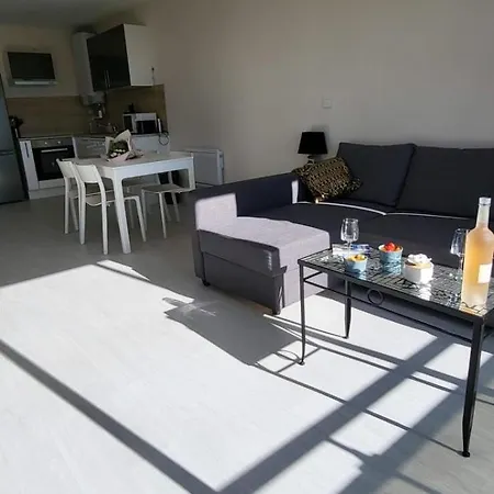 Marie Galante La Au Bout Du Chemin ! Appartement Le Grau-du-Roi